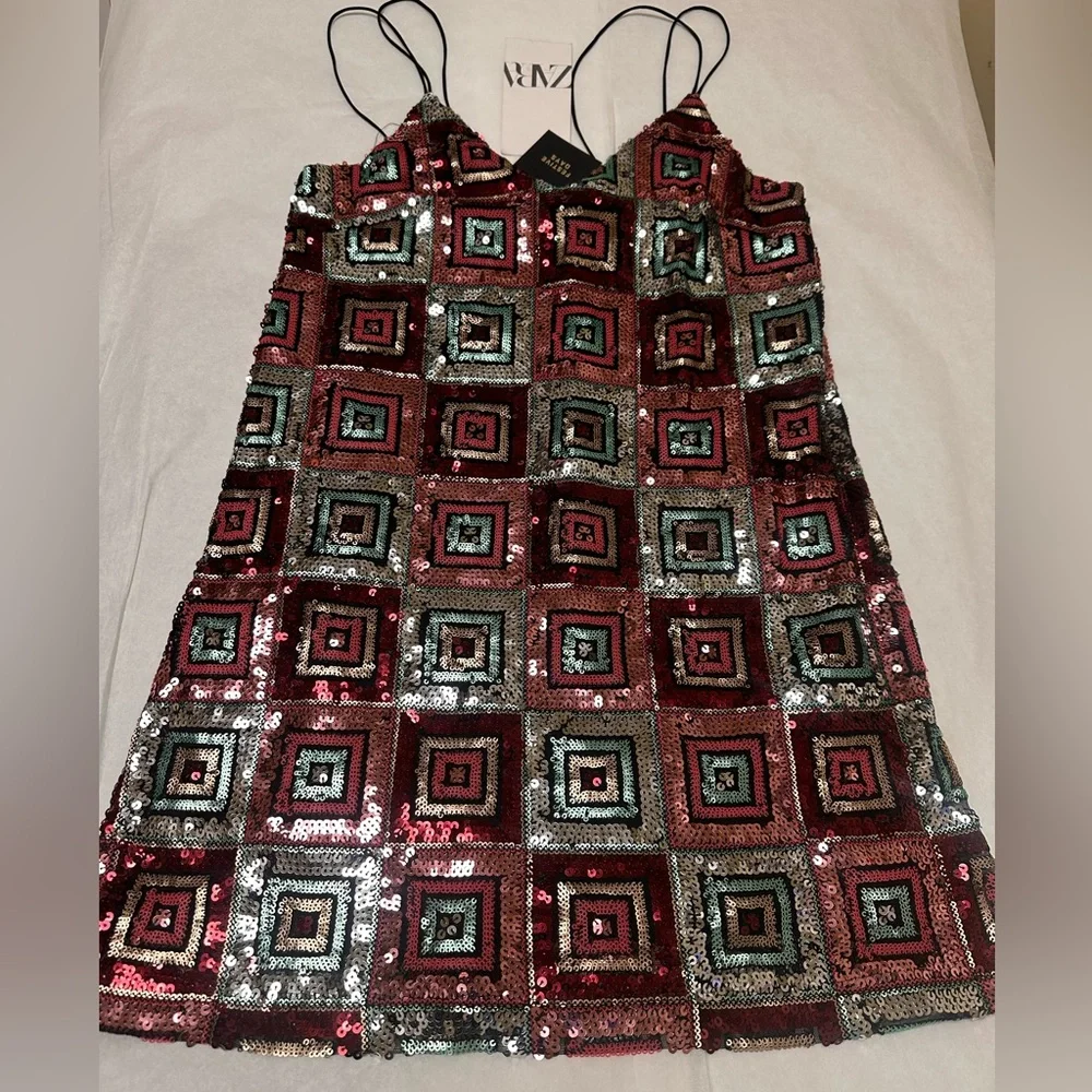 NWT: Festive Sequin Geometric Pattern Strappy DRESS🔹🔻